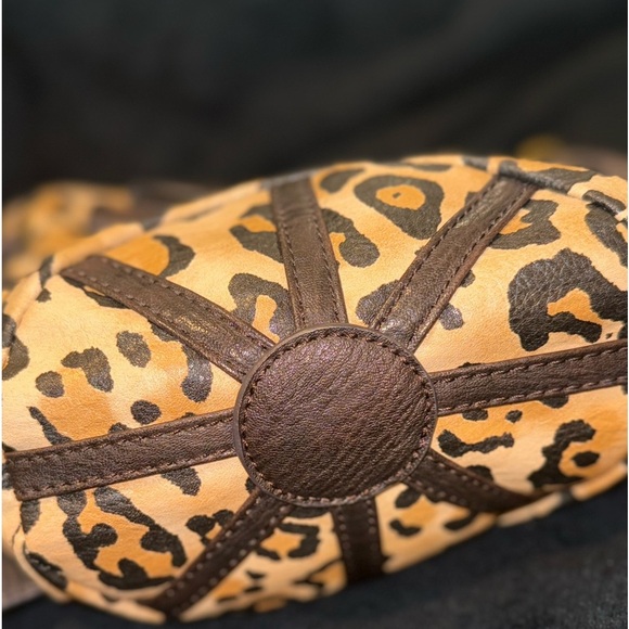 Jessica Simpson cross body leopard print Bucket bag! - Picture 8 of 11